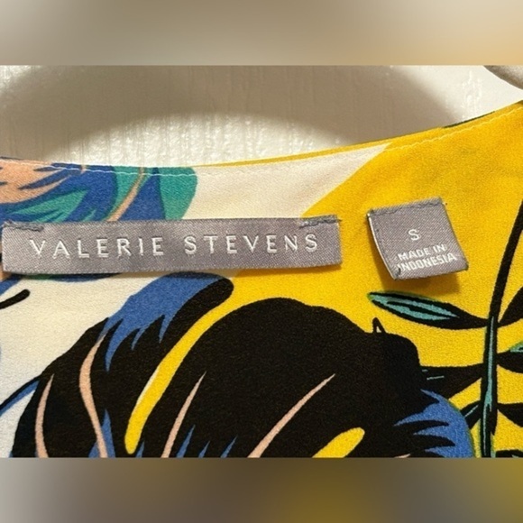 Valerie Stevens Tropical Stripe Boho Top With bell sleeves Women’s S preppy EUC - Picture 3 of 13